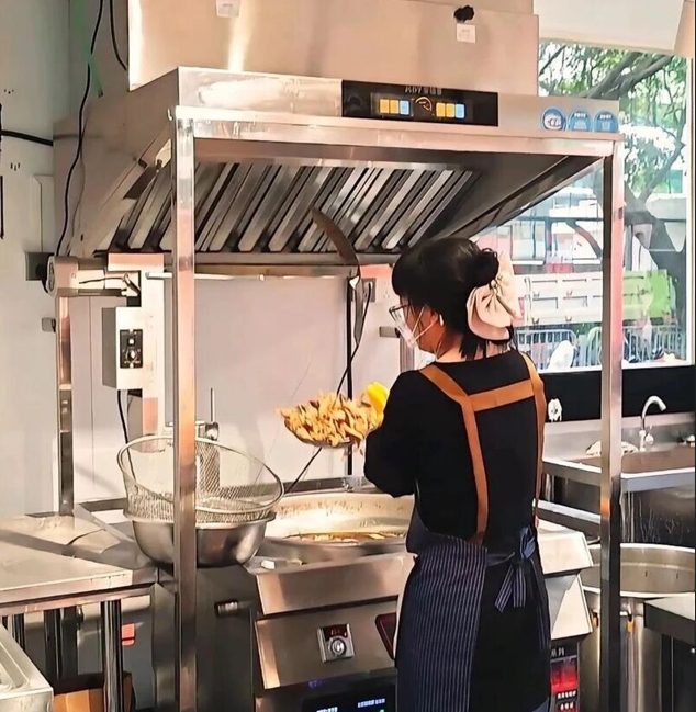 Breakfast & Brunch Café Ventilation: Ductless N-series Hood
